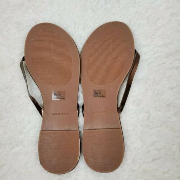 NY&C coral and gold sandals size 11 flats thongs t-strap New York & Co. - Picture 2 of 3